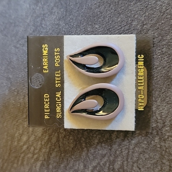 3/$30 VTG 1980s Teardrop Swirl Two-tone Post Earrings - Picture 2 of 5